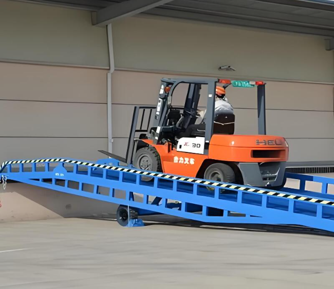 昌邑移动式卸货平台（叉车用）